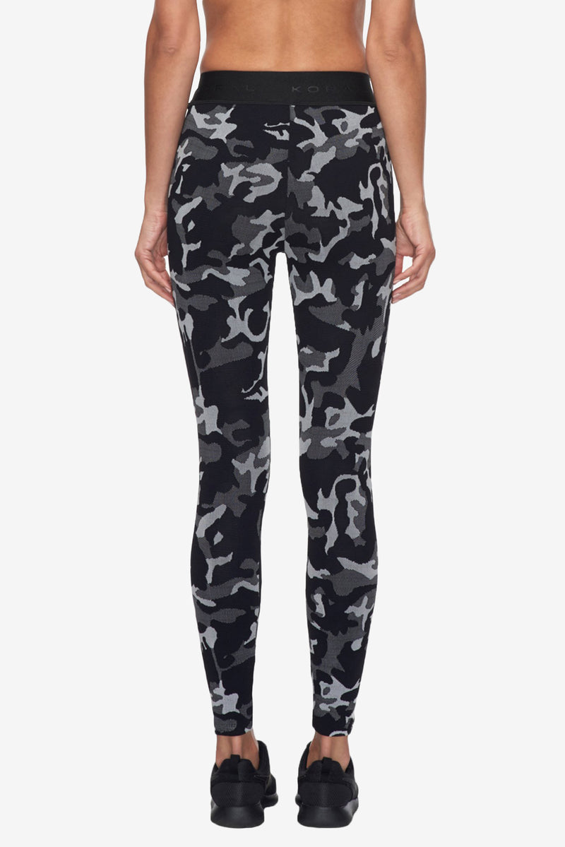 Camo Knockout Crop Legging - Black Camo/Black