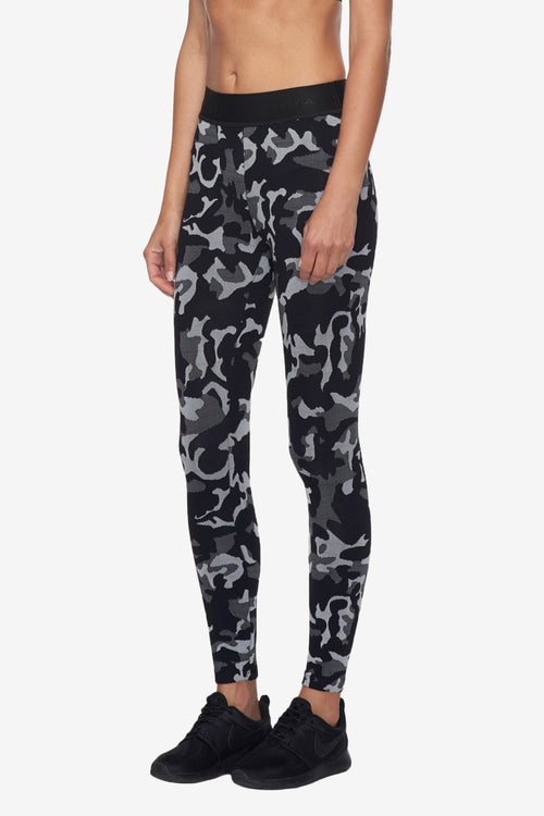 Camo Knockout Crop Legging - Black Camo/Black